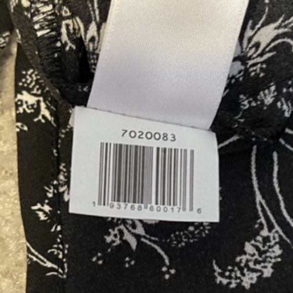 CeCe Black and White Floral Blouse with Runched Sleeves Size M - Picture 9 of 9
